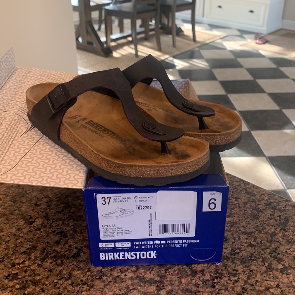 Birkenstock Gizeh size 37/6.  Black with lavender hue.  Excellent condition